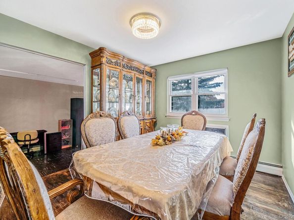 27 Kenwood Drive, Bohemia NY 11716