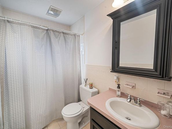 27 Kenwood Drive, Bohemia NY 11716