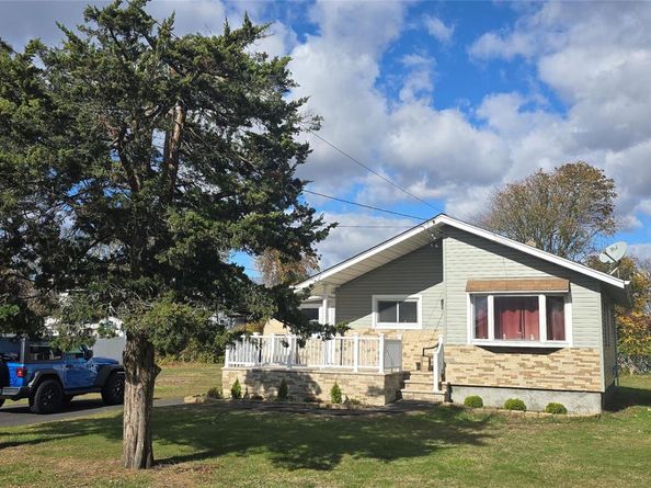 19 Kent Drive, Shirley NY 11967