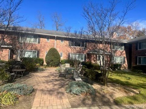 141 Edmunton Drive G18, North Babylon NY 11703