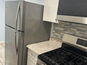 141 Edmunton Drive G18, North Babylon NY 11703