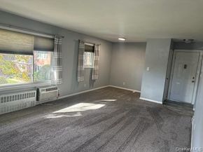 141 Edmunton Drive G18, North Babylon NY 11703