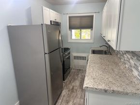 141 Edmunton Drive G18, North Babylon NY 11703