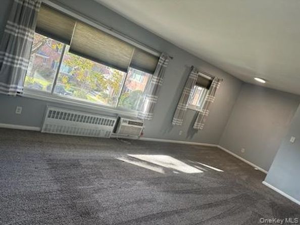 141 Edmunton Drive G18, North Babylon NY 11703