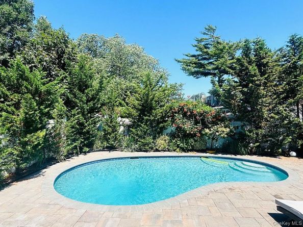 266 Thompson Avenue, Oceanside NY 11572