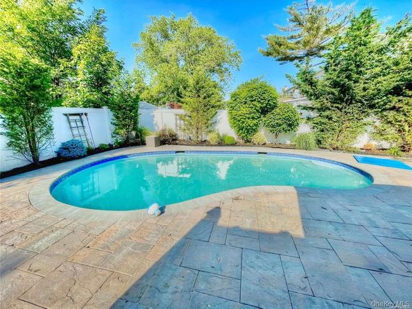 266 Thompson Avenue, Oceanside NY 11572