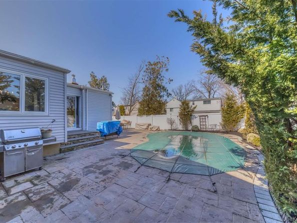 266 Thompson Avenue, Oceanside NY 11572