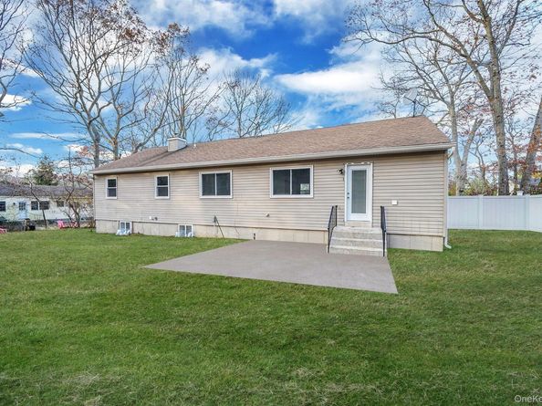 14 Clearview, Selden NY 11784