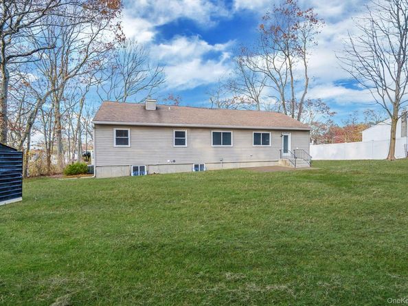 14 Clearview, Selden NY 11784