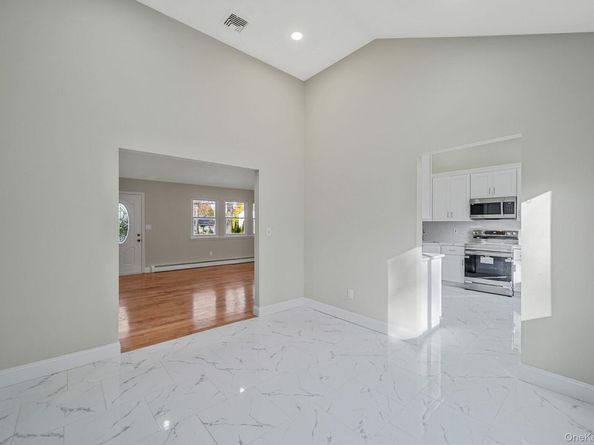 14 Clearview, Selden NY 11784