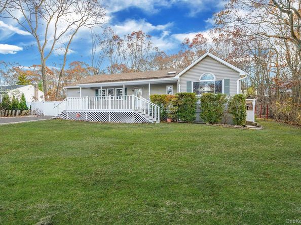 14 Clearview, Selden NY 11784