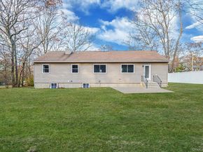 14 Clearview, Selden NY 11784