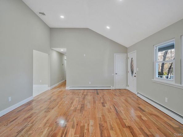 14 Clearview, Selden NY 11784