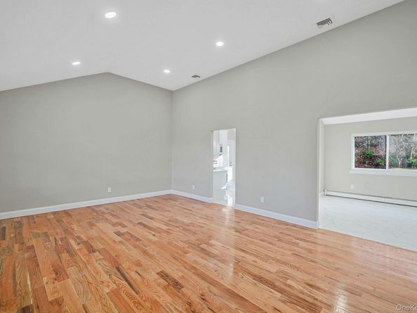 14 Clearview, Selden NY 11784