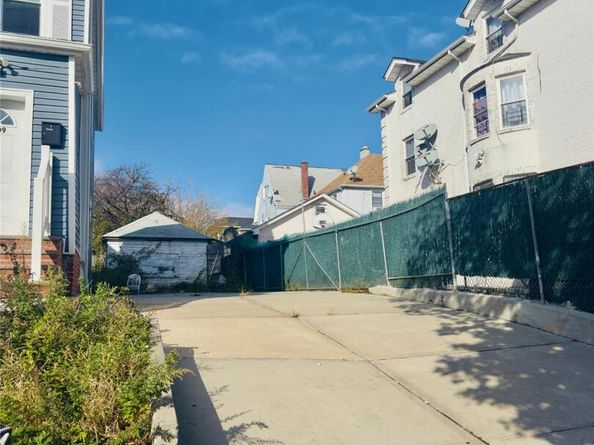 109-09 34th Avenue, Corona NY 11368