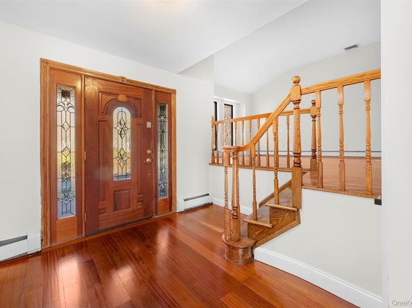 6 Penelope Lane, Huntington NY 11743