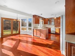 6 Penelope Lane, Huntington NY 11743