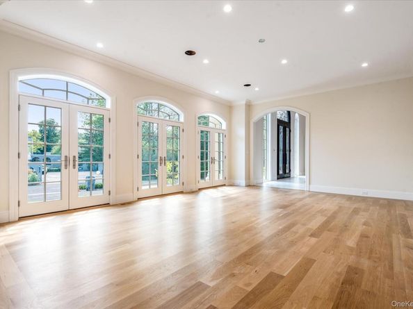 566A E Shore Road, Great Neck NY 11024