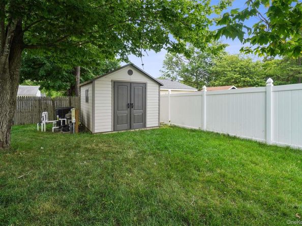 64 Pitchpine Place, Medford NY 11763