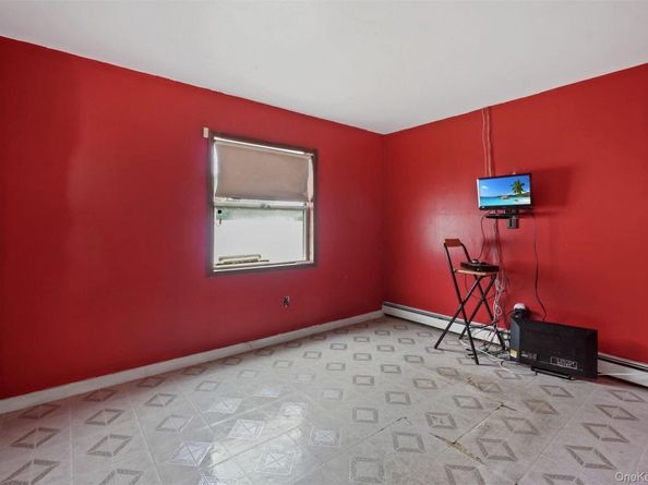 64 Pitchpine Place, Medford NY 11763