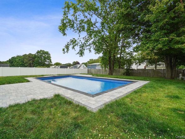 64 Pitchpine Place, Medford NY 11763