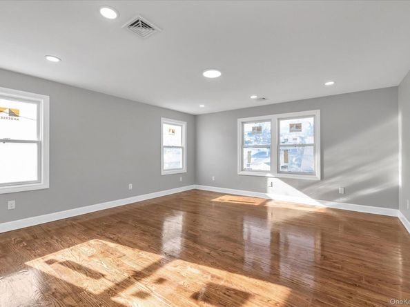 33 Prentice Road, Levittown NY 11756