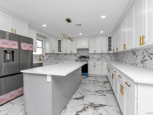 33 Prentice Road, Levittown NY 11756