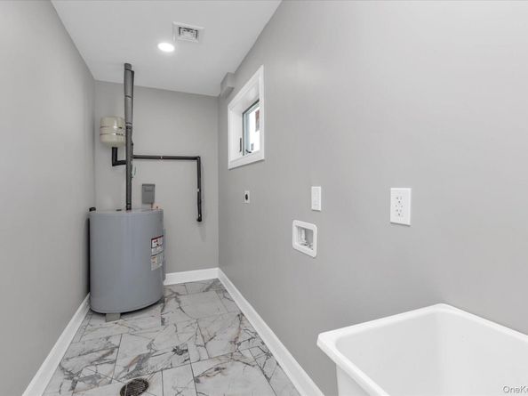 33 Prentice Road, Levittown NY 11756