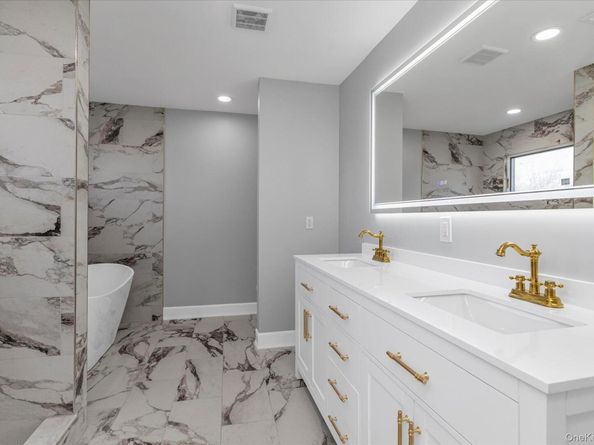 33 Prentice Road, Levittown NY 11756