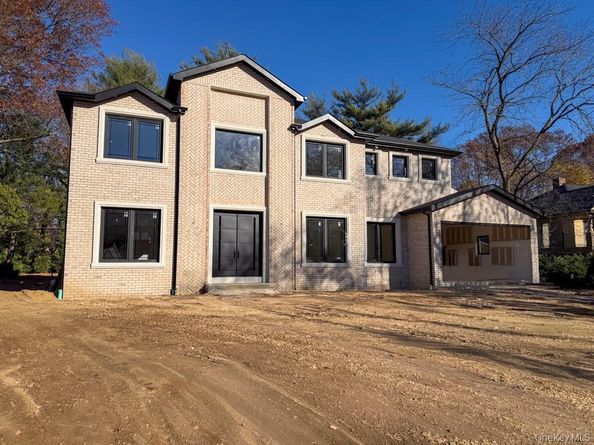 97 Parkway Drive, Roslyn Heights NY 11577