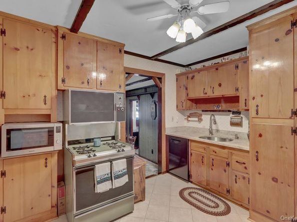 35 19th Avenue, Bay Shore NY 11706