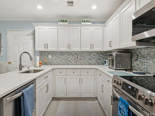 16 Hampshire Court, Holbrook NY 11741