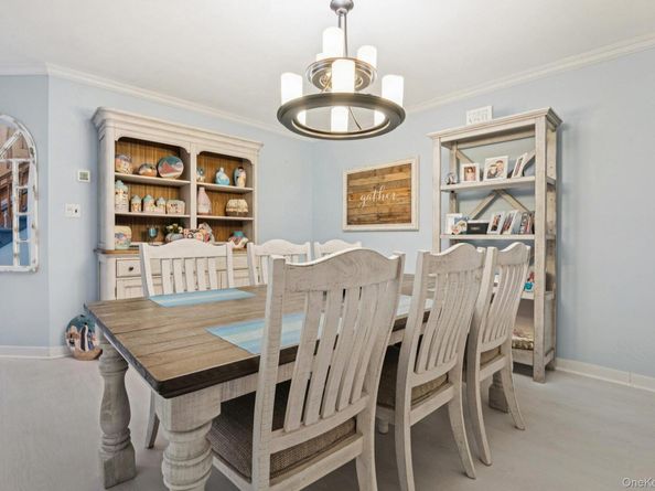 16 Hampshire Court, Holbrook NY 11741