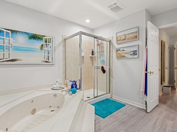 16 Hampshire Court, Holbrook NY 11741