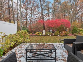 16 Hampshire Court, Holbrook NY 11741