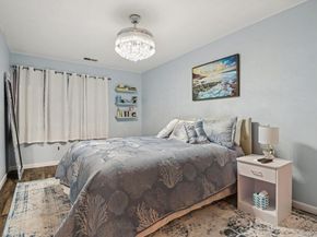 16 Hampshire Court, Holbrook NY 11741