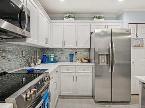 16 Hampshire Court, Holbrook NY 11741