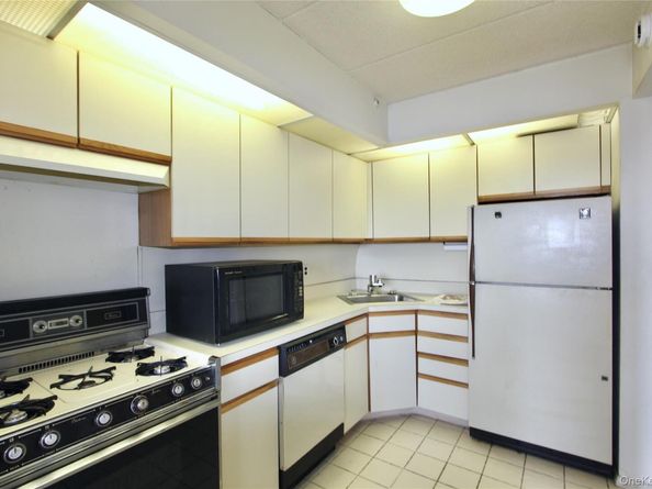 3520 147th Street 11E, Flushing NY 11354