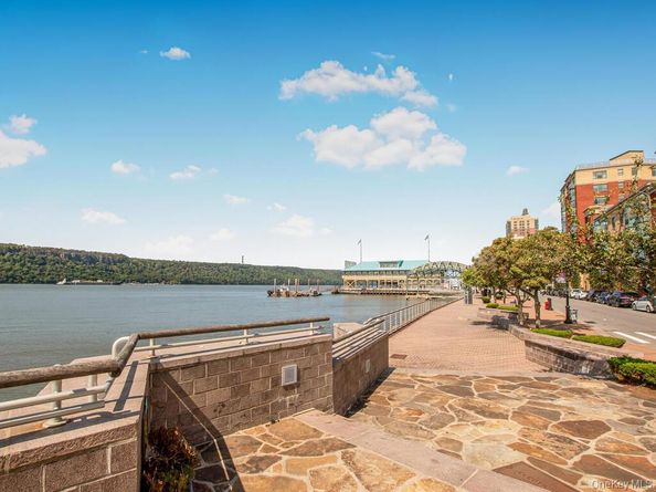 23 Water Grant Street 7L, Yonkers NY 10701