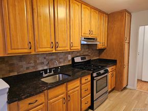 151-05 Cross Island Parkway 3E, Whitestone NY 11357