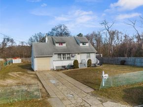 9 Farragut Avenue, Bay Shore NY 11706
