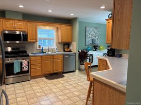 1661 Old Country Road 506, Riverhead NY 11901