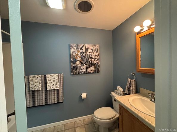 1661 Old Country Road 506, Riverhead NY 11901