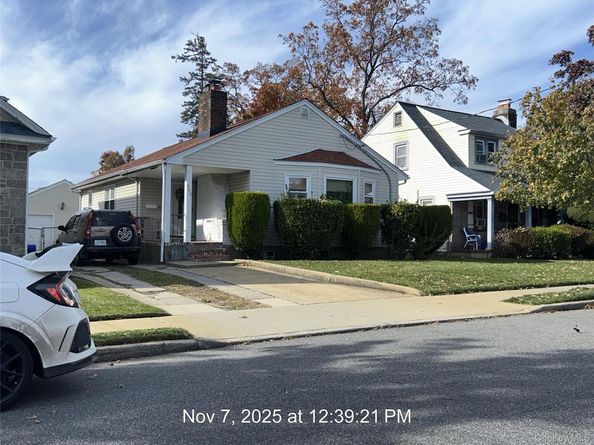 365 Wallace Street, Freeport NY 11520