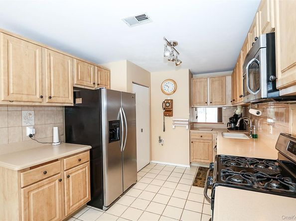 55 Kristin Lane, Hauppauge NY 11788