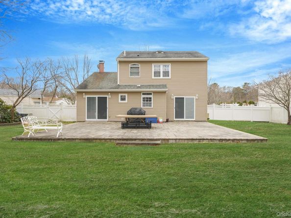5 Donna Court, Selden NY 11784