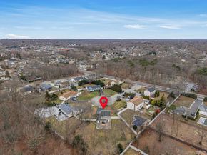 5 Donna Court, Selden NY 11784