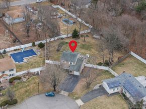 5 Donna Court, Selden NY 11784