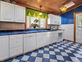 8420 Charlecote Ridge, Jamaica NY 11432