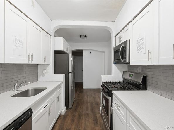 1042 E 233rd Street, Bronx NY 10466